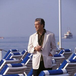 Nino Cerruti (Paris) Men's Vintage Pure Wool Navy Blazer W/Brass Button Accents